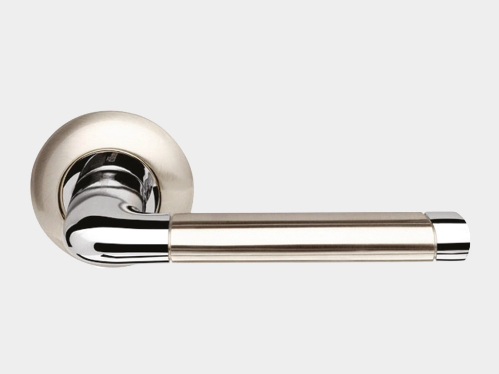 Ручка на раздельной планке.